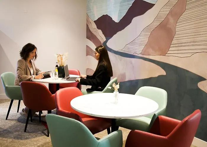 Le Grand Grenoble, Bw Premier Collection By Western