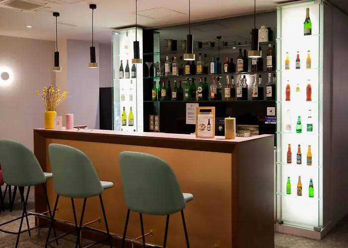 Le Grand Grenoble, Bw Premier Collection By Western グルノーブル