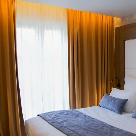 Le Grand Grenoble, Bw Premier Collection By Western Grenoble