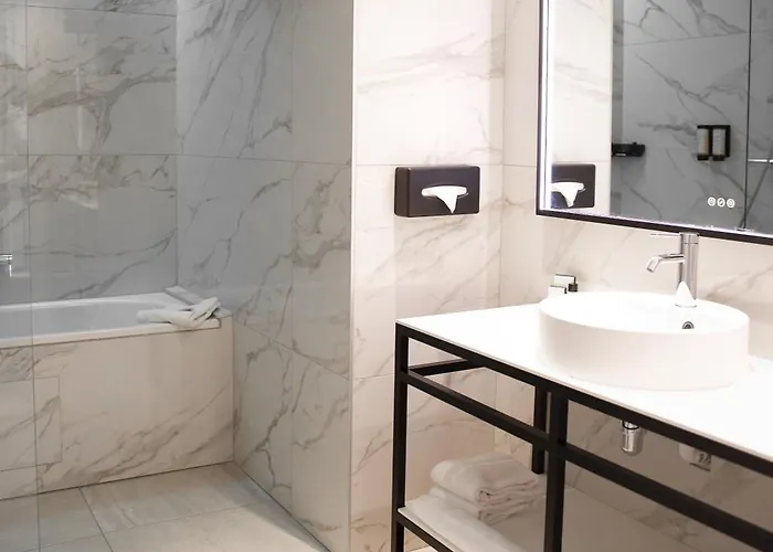 Le Grand Grenoble, Bw Premier Collection By Western Grenoble