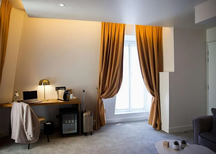 Le Grand Grenoble, Bw Premier Collection By Western Grenoble