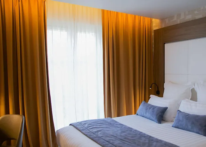 Le Grand Grenoble, Bw Premier Collection By Western Grenoble