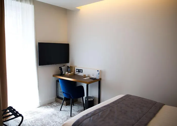 Le Grand Grenoble, Bw Premier Collection By Western Grenoble