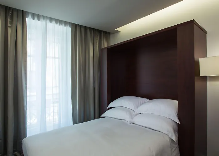 Le Grand Grenoble, Bw Premier Collection By Western Grenoble