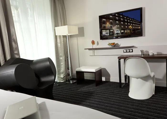 Le Grand Grenoble, Bw Premier Collection By Western