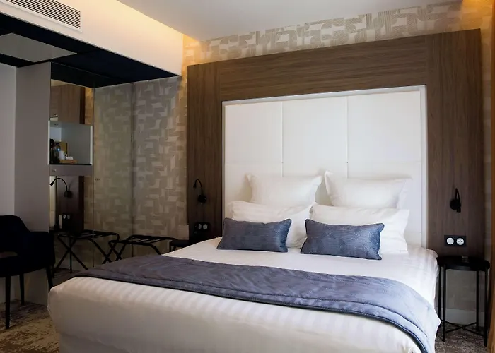 Le Grand Grenoble, Bw Premier Collection By Western